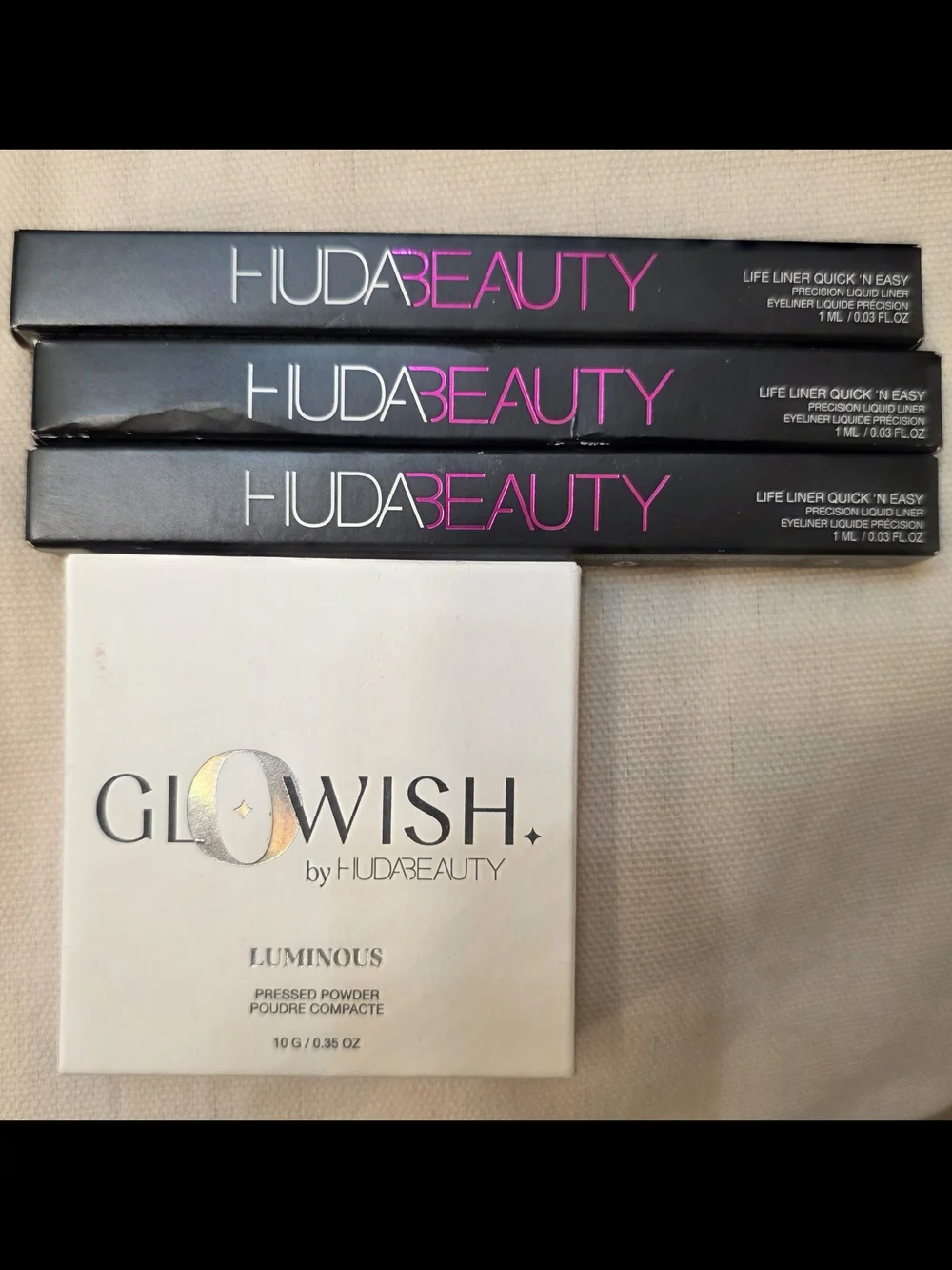HUDA BEAUTY Glowish Luminous Pressed Powder & Black Life Liner Set